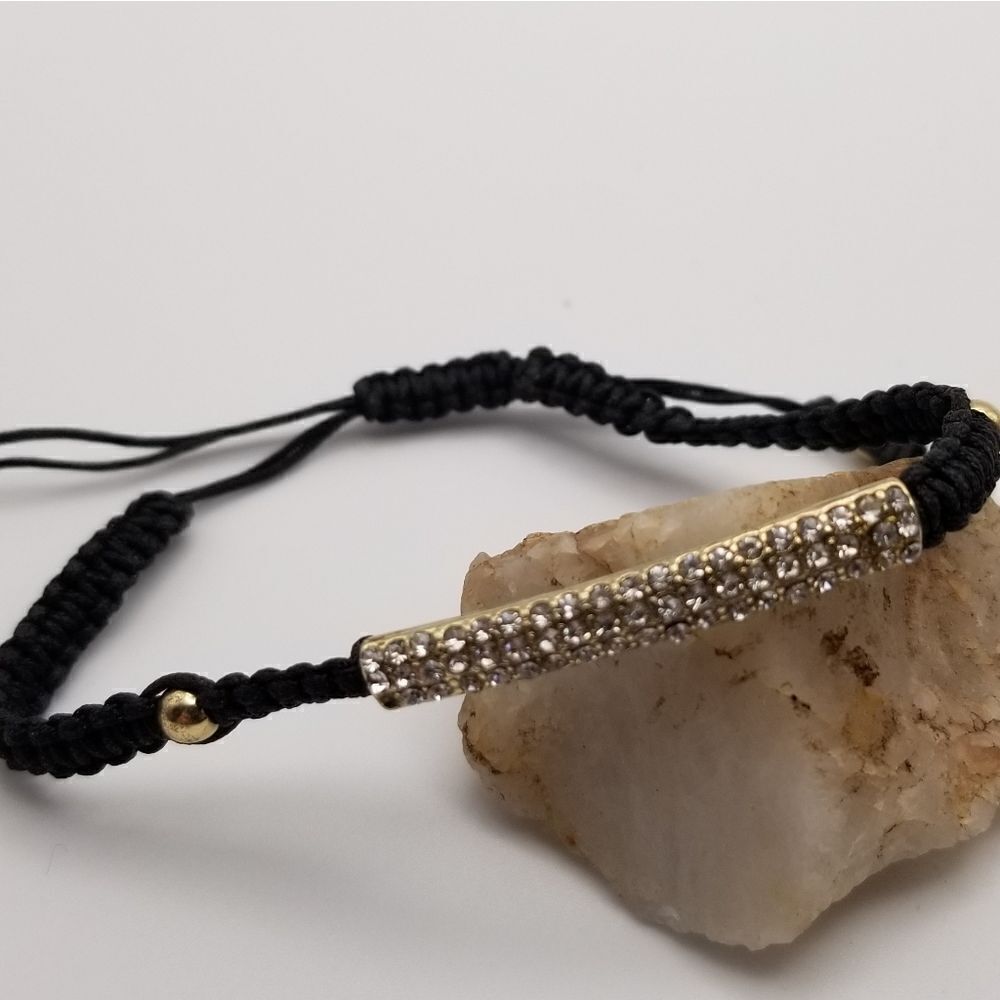 Elegant crystal paracord braided bracelet. B503
